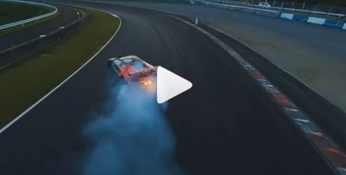 Lamborghini Murcielago driftuje i pluje ogniem! Niezwykłe nagranie z drona