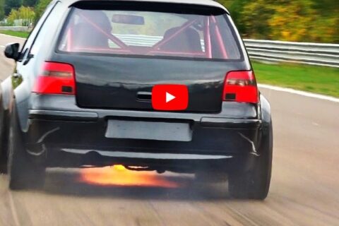 Dźwięk tego Volkswagena Golfa IV R32 niszczy system. Z mocą 1150 KM idzie wściekle