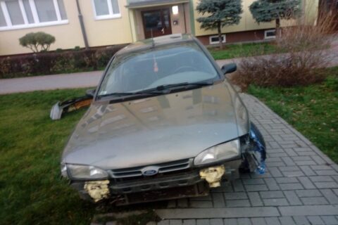 Miał 3 promile i pojechał po więcej alkoholu. Zabłądził na własnym osiedlu i jeździł po betonowych schodach