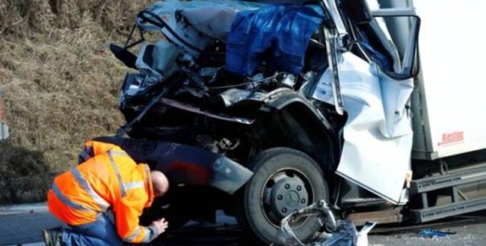 Dwadzieścia osiem osób zginęło w zderzeniu ciężarówek w Iranie