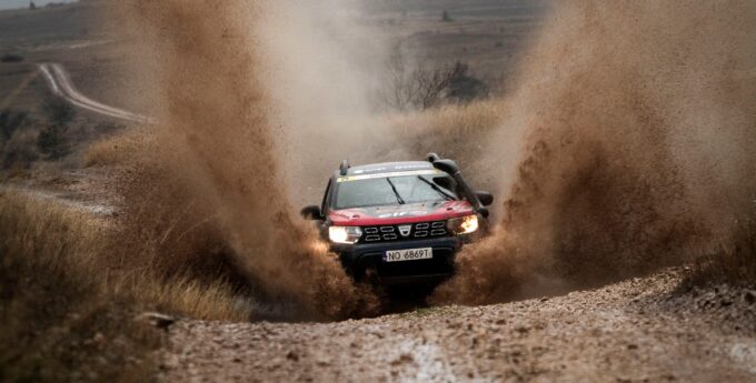 Dacia Duster Elf Cup: Grabowski i Binięda powiększają przewagę nad Pascalem