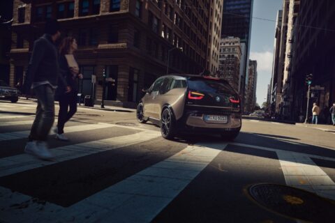 Zdaniem BMW era elektryków wspomaganych silnikiem spalinowym dobiega powoli końca