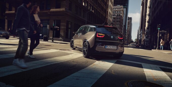 Zdaniem BMW era elektryków wspomaganych silnikiem spalinowym dobiega powoli końca