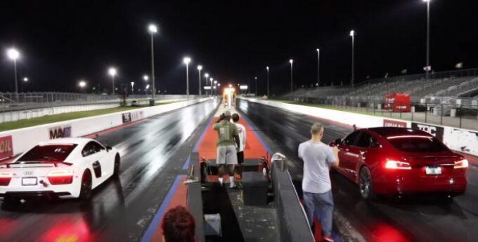 Tesla Model S Performance vs Audi R8 V10 Plus – drag race