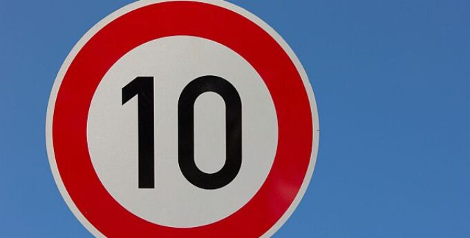 Ograniczenie do 10 km/h w mieście? Kontrowersyjny pomysł na poprawę bezpieczeństwa