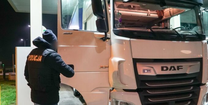 Policjanci odzyskali ciężarówkę wartą 400 tys. zł. Sprawa może mieć wymiar międzynarodowy