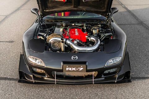 Chciał uzyskać w swojej RX7 brzmienie rodem z dawnych bolidów F1, chyba mu się udało