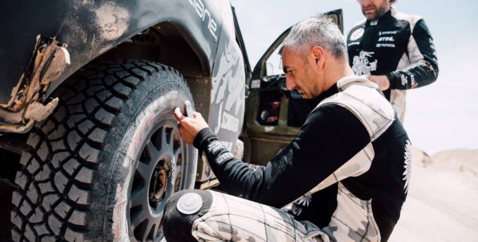 Polacy zmuszeni do wycofania z Rajdu Dakar. Dramaty tuż przed startem