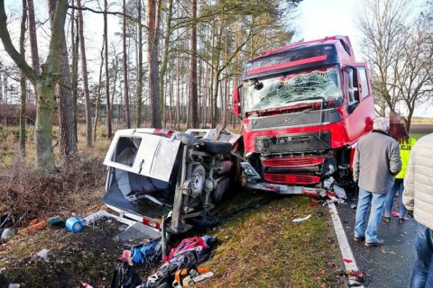 Koszmarny wypadek busa z ciężarówką na Dolnym Śląsku