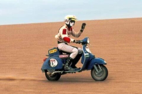 Skuterem na Rajd Dakar? Już w 1980 roku udowodniono, że wydmy Vespie nie straszne