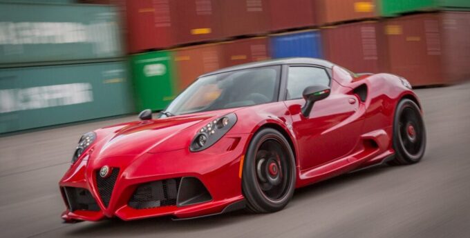 Oto 6 najbardziej kultowych samochodów, które pożegnaliśmy w roku 2019