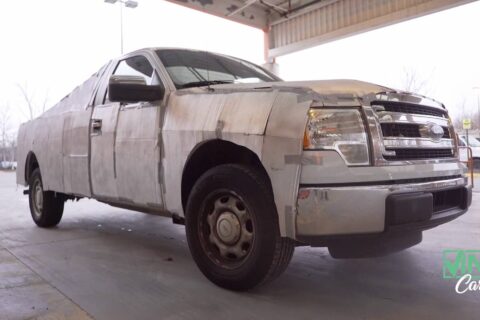 Zrobił nadwozie Tesli Cybertruck z kartonów i wsadził na Forda F-150. Niektórzy sądzili, że jest prawdziwa