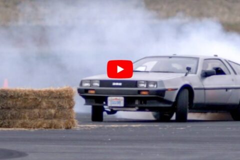 Autonomiczny drift! DeLorean z „Powrotu do przyszłości” jeździ bokami bez udziału kierowcy