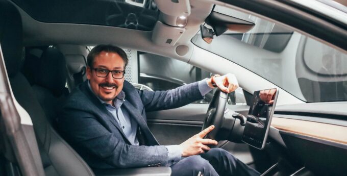 Lojalny klient Infiniti chciał kupić auto elektryczne. Salon zaproponował mu niecodzienną opcję