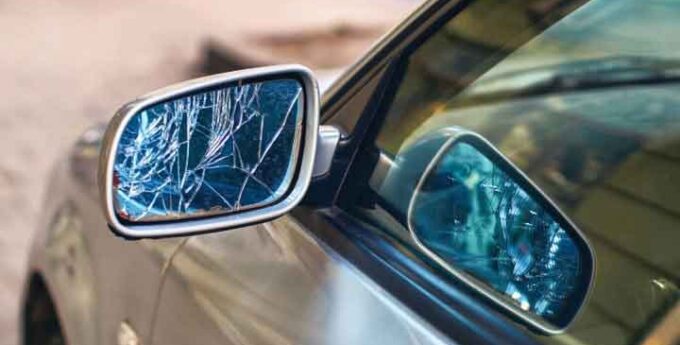 Masz uszkodzone lusterko? Uważaj, bo grozi Ci teraz za to 1500 złotych mandatu! To nie są żarty!