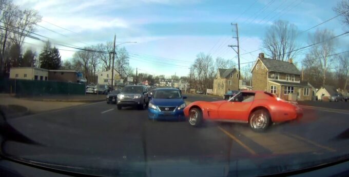 Dużo mocy, tylny napęd, brak systemów wspomagających kierowcę – co może pójść nie tak?