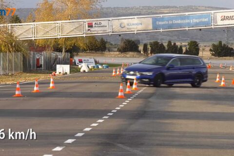 To kombi lubi pląsy. Volkswagen Passat Variant daje ciała w teście łosia