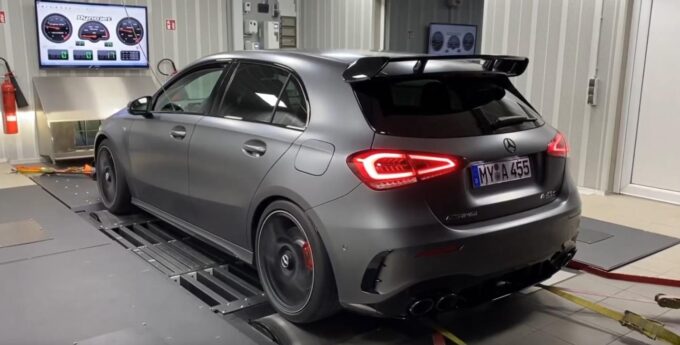 Firma RENNtech uważa, że 400 koni w hot-hatchu to dalej za mało. Mercedes A45 AMG dostanie dwia pakiety podnoszące moc