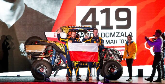 Aron Domżała i Maciej Marton wygrywają pierwszy etap Dakaru. Historyczny wyczyn polskiej załogi
