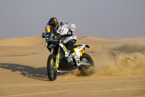 Defensywna strategia Brabeca się opłaciła. Sainz kontroluje przewagę i jest pewny swego