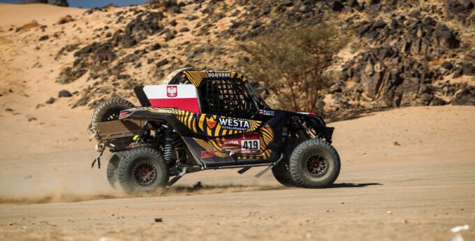 Aron Domżała odzyskał tempo i wrócił do czołówki Rajdu Dakar