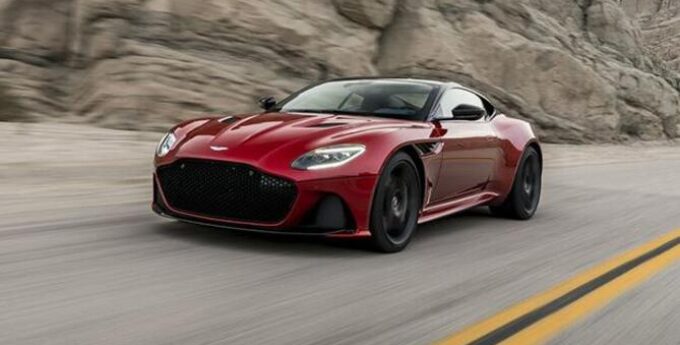 Aston Martin DBS Superleggera jest tak mocny, że pełny moment obrotowy osiąga dopiero na 4. biegu