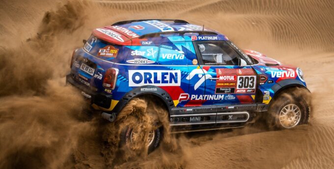 Przygoński zatrzymał się na trasie pierwszego etapu Rajdu Dakar. Rośnie strata czasowa