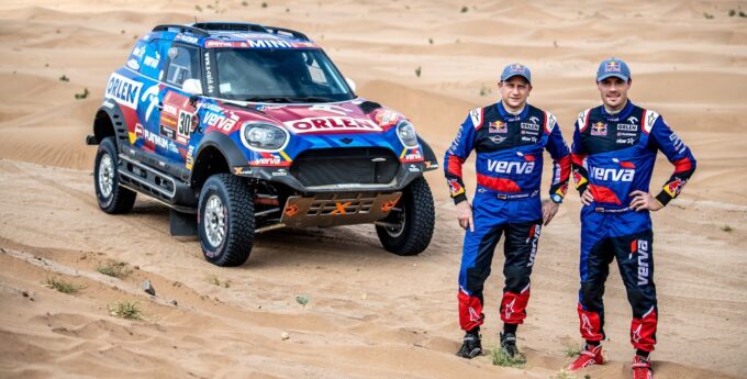 Kuba Przygoński się nie poddaje. Zespół naprawił MINI i kontynuuje jazdę do mety etapu