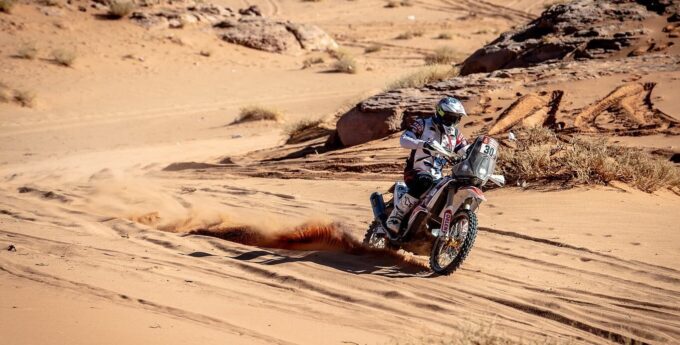 Sam Sunderland wygrywa czwarty etap Dakaru. Dobre tempo Maćka Giemzy
