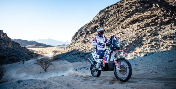 Niespodziewany triumfator wśród motocyklistów. Dobry etap Tomiczka i Giemzy