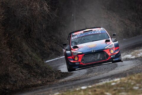 Rajd Monte Carlo: Evans kończy dzień na prowadzeniu. Trzech mocnych kandydatów do triumfu