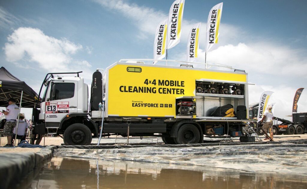 Brud i pył są bez szans! Karcher po raz dziewiąty wspiera kierowców legendarnego Dakaru