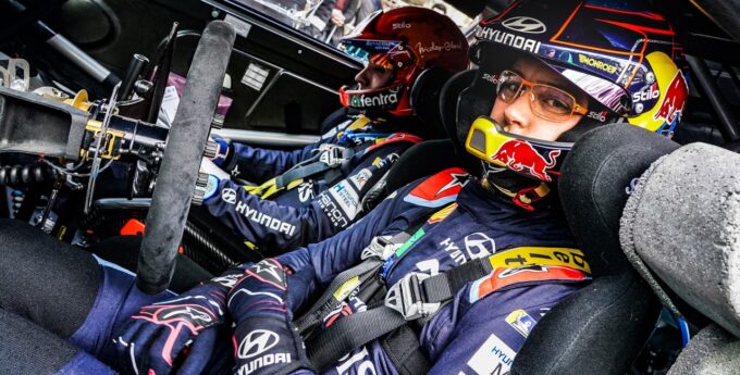 Rajd Monte Carlo: Neuville zaatakował o świcie i jest już liderem. Trasa rajdu zablokowana