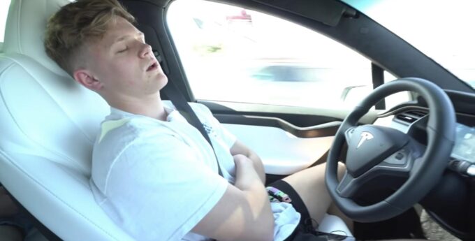 Samochody autonomiczne są niebiezpieczne?! Jeden wniosek daje do myślenia!