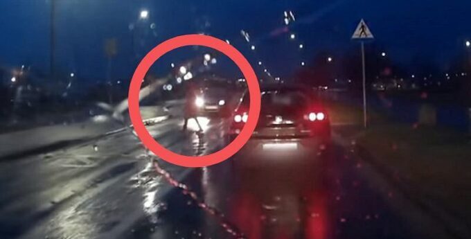 Makabryczne potrącenie pieszego w Rumi. Policja szuka świadków wypadku