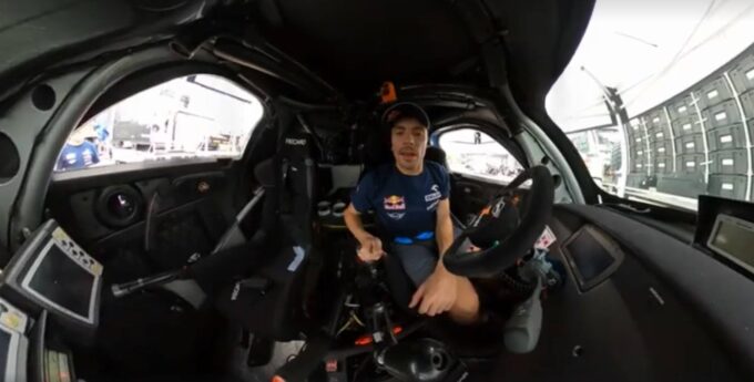 Wycieczka po kokpicie profesjonalnej terenówki na Rajd Dakar zrobi na tobie wrażenie. Oprowadza Kuba Przygoński