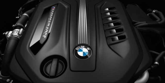 BMW potwierdza, że silniki Diesla i benzynowe zostaną w jej ofercie do 2050 roku. A co z V12 i V8?