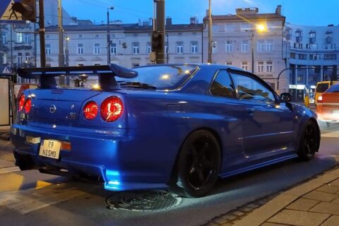 Wyjechał swoim Nissanem Skyline R34 GT-R V-Spec II Nur na ulice Krakowa. Mówi o nim cały Internet