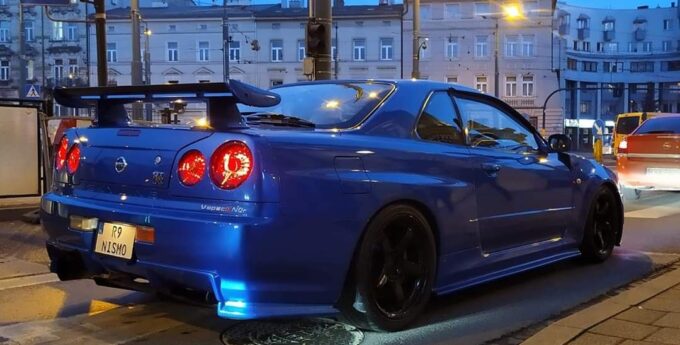 Wyjechał swoim Nissanem Skyline R34 GT-R V-Spec II Nur na ulice Krakowa. Mówi o nim cały Internet