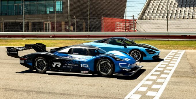 Co za pogrom! Na prostej Volkswagen I.D. R rozniósł mocniejszego McLarena 720S jak gnój po polu!