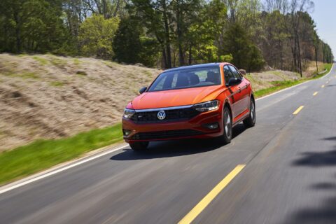 Test pokazał wyraźną przewagę Volkswagena nad Toyotą? Niemcy są dumni!