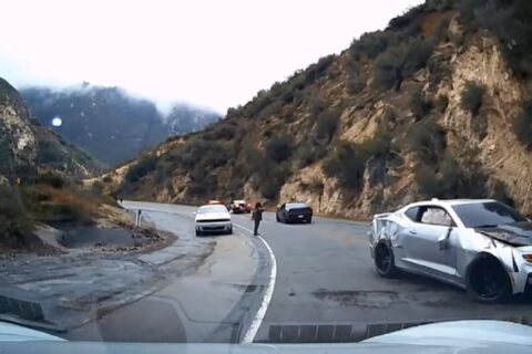 Akcja rodem z gry Need For Speed. Głąb w Camaro zmasakrował swój samochód uciekając przed policją