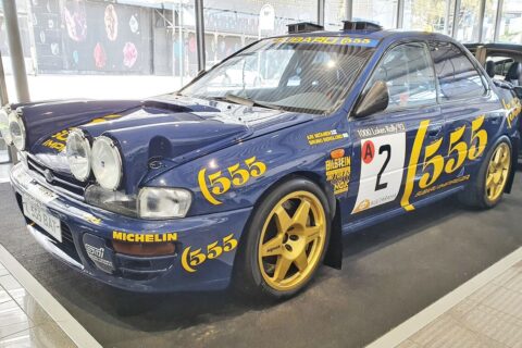 Zabierzcie moje pieniądze lub papier toaletowy! To oryginalne Subaru Impreza 555, którym jeździły legendy WRC, jest na sprzedaż!