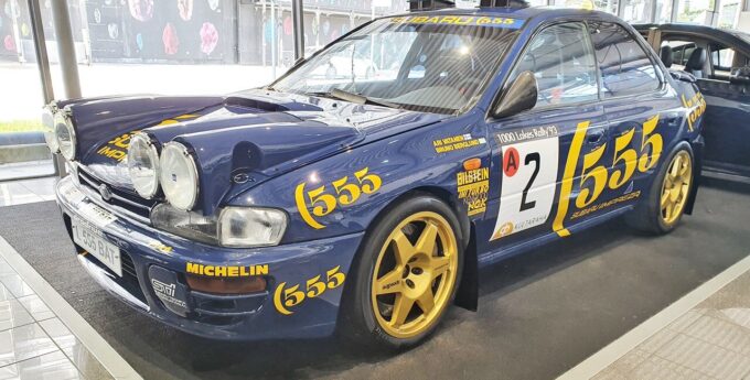 Zabierzcie moje pieniądze lub papier toaletowy! To oryginalne Subaru Impreza 555, którym jeździły legendy WRC, jest na sprzedaż!