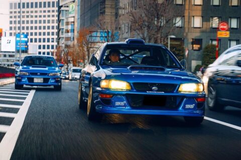 Youtuber dostał w łapy wyczynowe Subaru Impreza WRC przerobione na samochód do jazdy na co dzień. Tuning tyłem do przodu