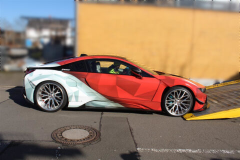 Swoim BMW i8 rozpędził się do 200 km/h. Niechlubnym „wyczynem” pochwalił się na Facebooku