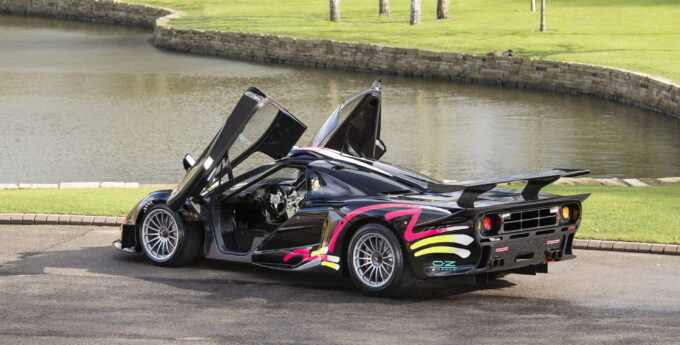 Wyprodukowano ich zaledwie 10, ale tylko ten McLaren F1 GTR Long Tail może jeździć po drogach. Ma silnik V12 od BMW