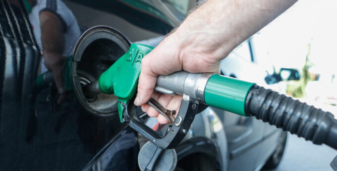 Kierowco! W taki sposób powinieneś tankować swój samochód, aby uniknąć konsekwencji