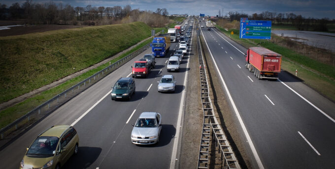 Od dziś 1. etap luzowania obostrzeń. Czy można już swobodnie poruszać się samochodem?