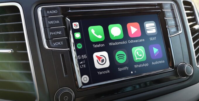 Apple CarPlay nawigacja